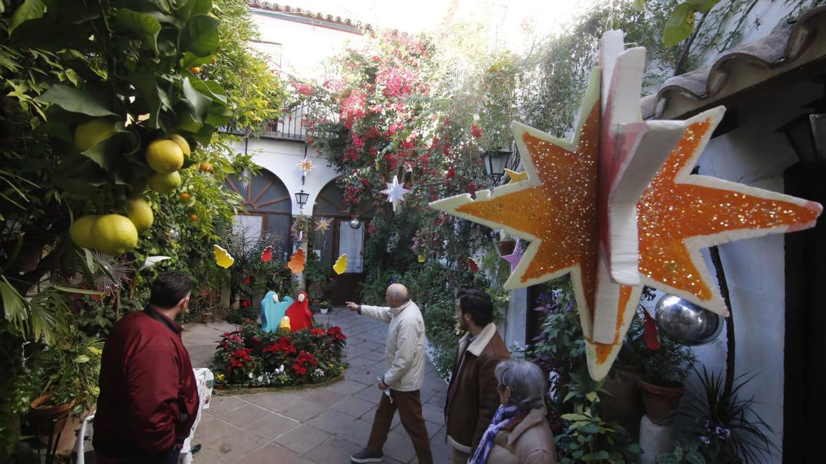 Los patios de Córdoba preparados para recibir la Navidad.
