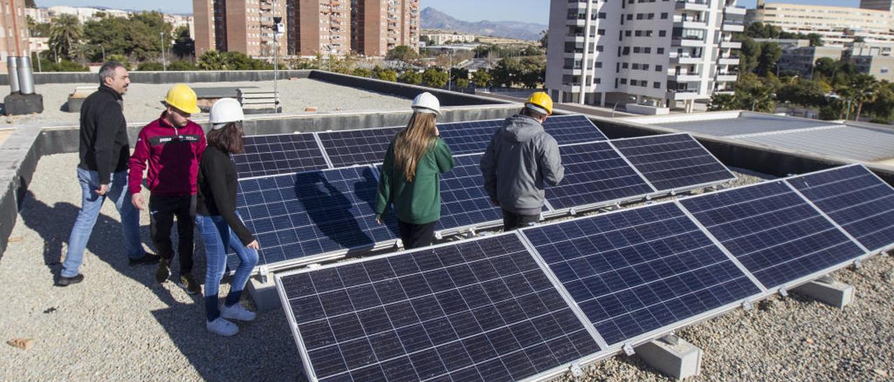 El IES Gran Vía se cubre de paneles solares frente a la crisis climática