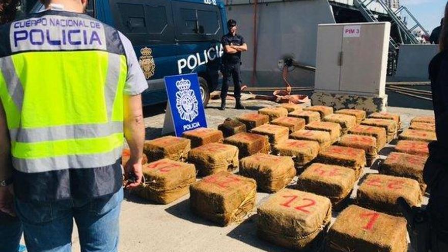 Interceptada una embarcación con 1.500 kilos de cocaína cerca de Canarias