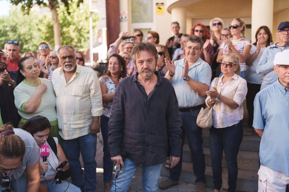 Fotogalería | Mérida arropa a Juan Carlos Nieto, el funcionario del SEPE expedientado por atender sin cita previa Fotogalería | Mérida arropa a Juan Carlos Nieto, el funcionario del SEPE expedientado por atender sin cita previa