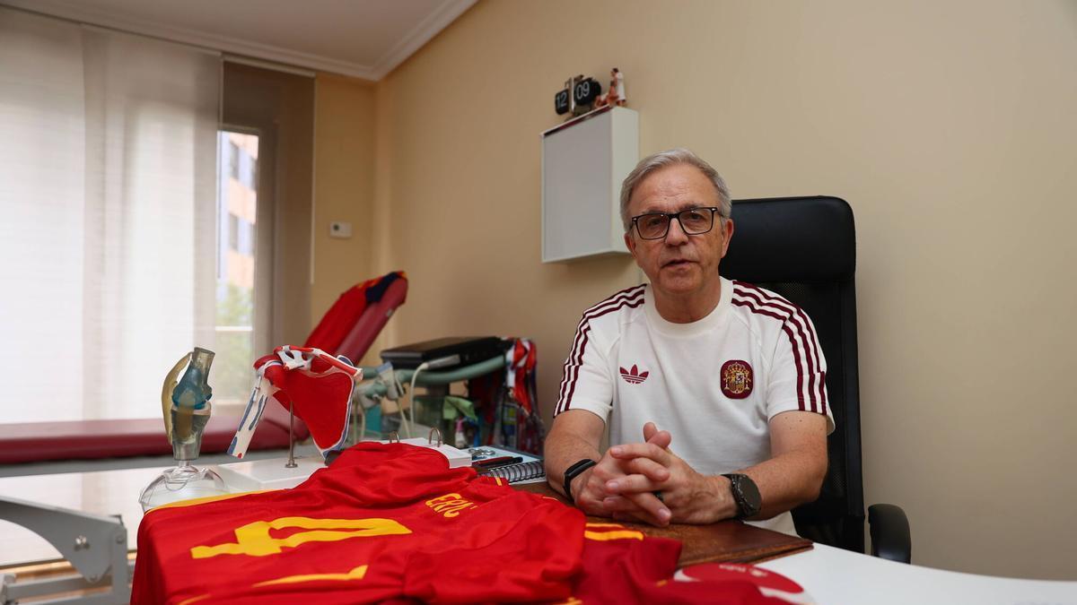 José Antonio Rodas, en su consulta de Avilés.