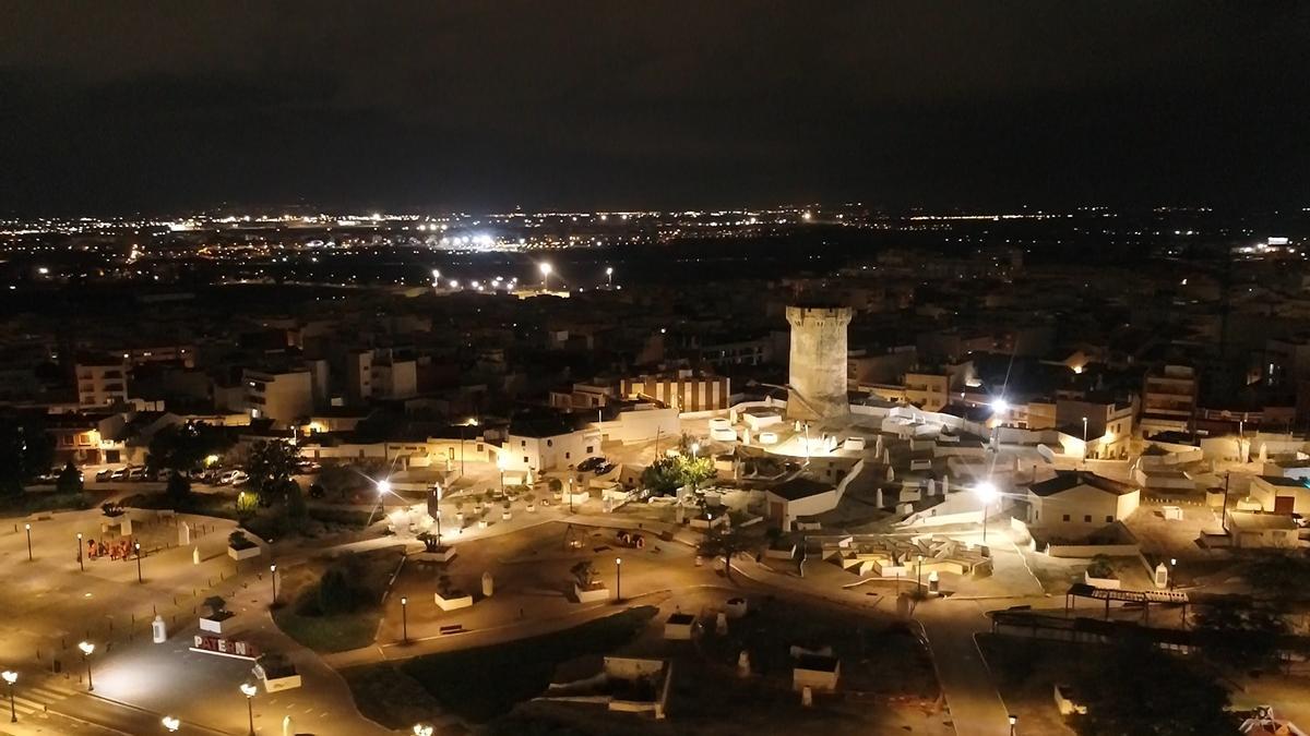 La cueva y su entorno, con iluminación led
