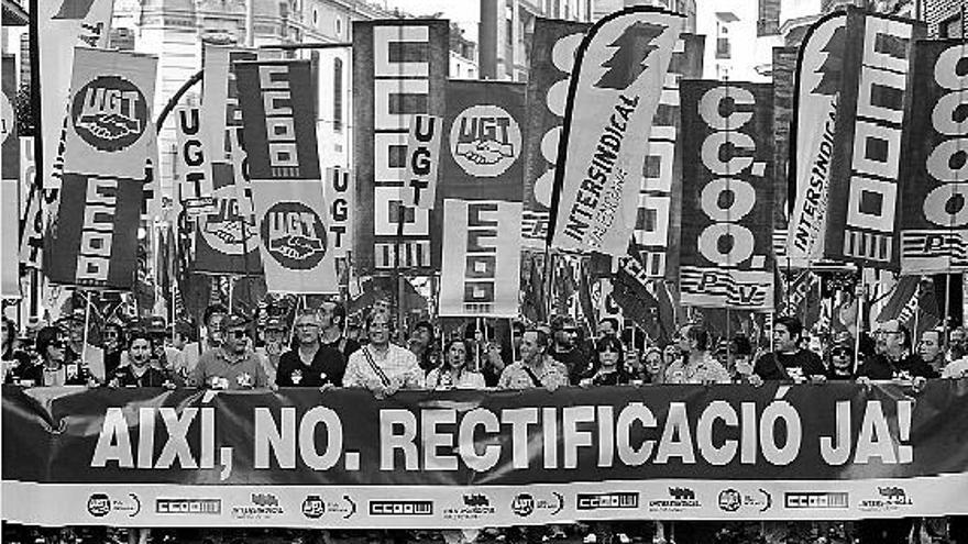 Un momento de la manifestación de los sindicatos celebrada ayer en Castelló.