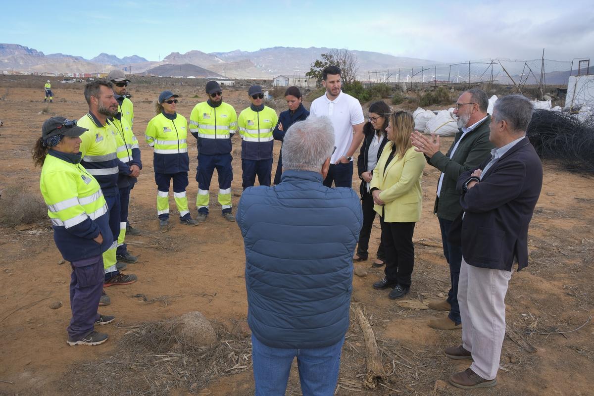 Retirada de invernaderos abandonados en el sureste de Gran Canaria