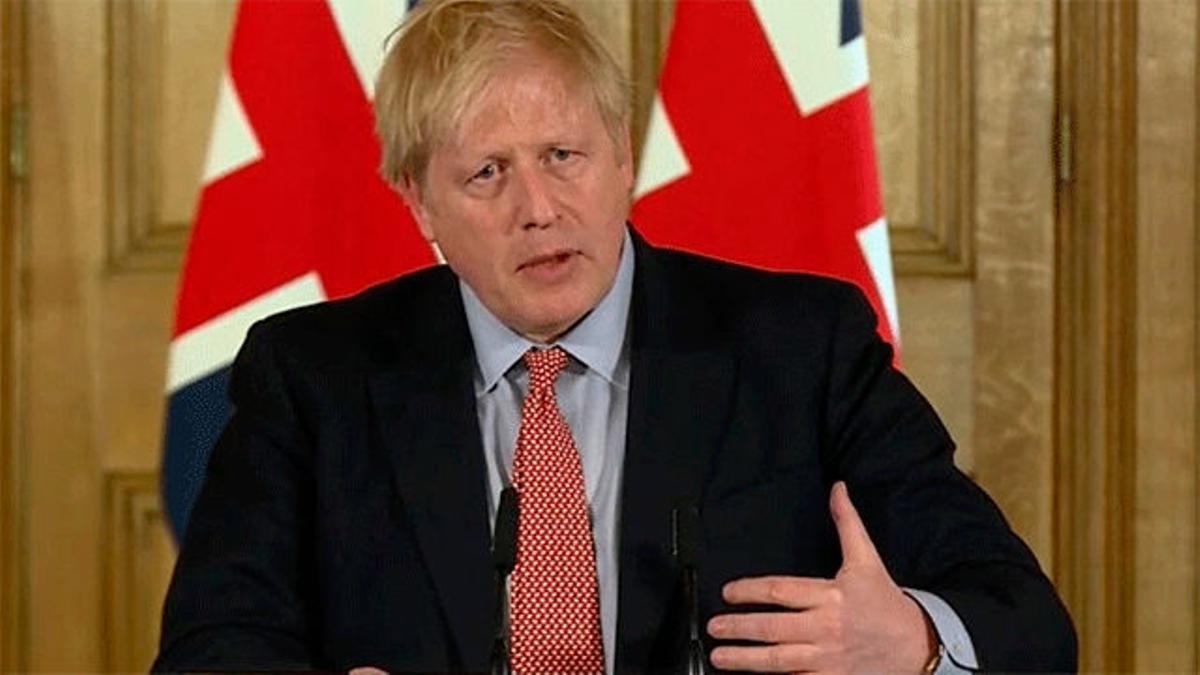 Boris Johnson anuncia que Reino Unido pasa a intentar "retrasar" el avance del coronavirus