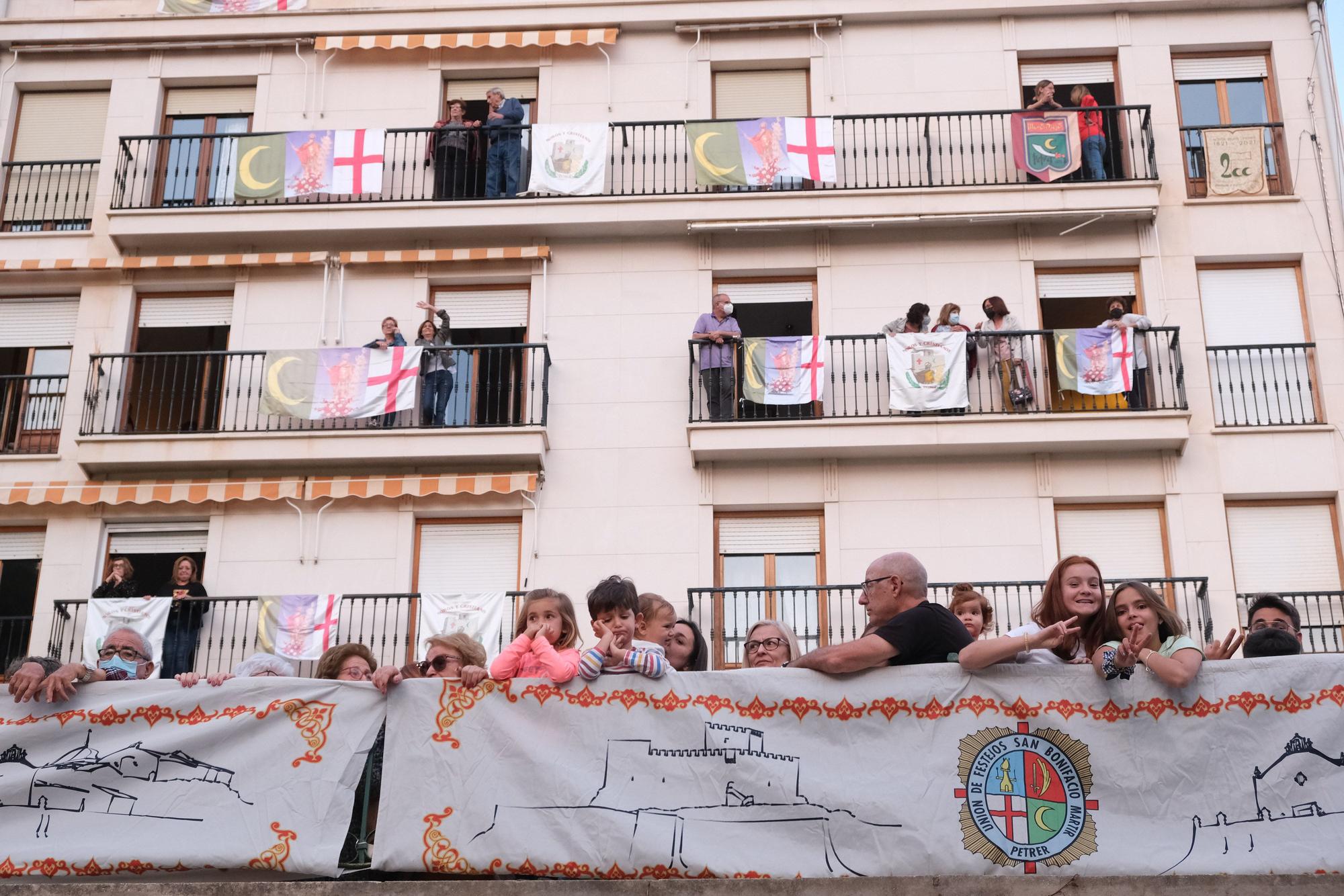 El pasodoble de la euforia abre las fiestas de Petrer