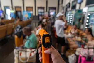 El fallo de los sistemas de refrigeración de la estación de tren de Alicante la convierte en un verdadero horno