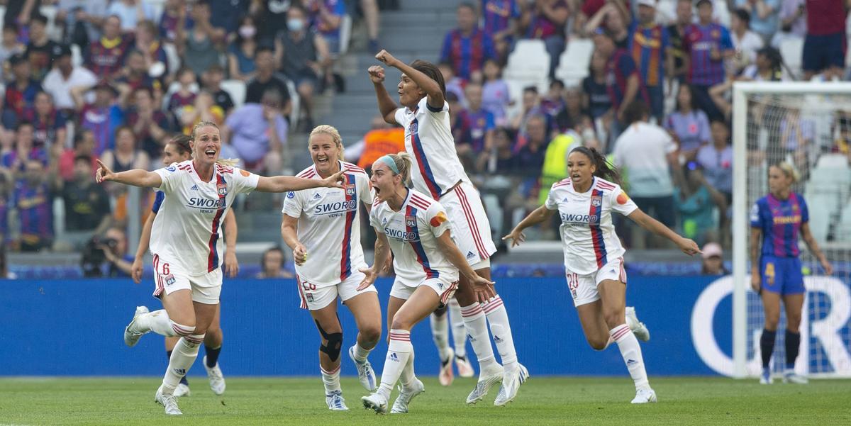 La jugadoras del Lyon celebran el primer gol