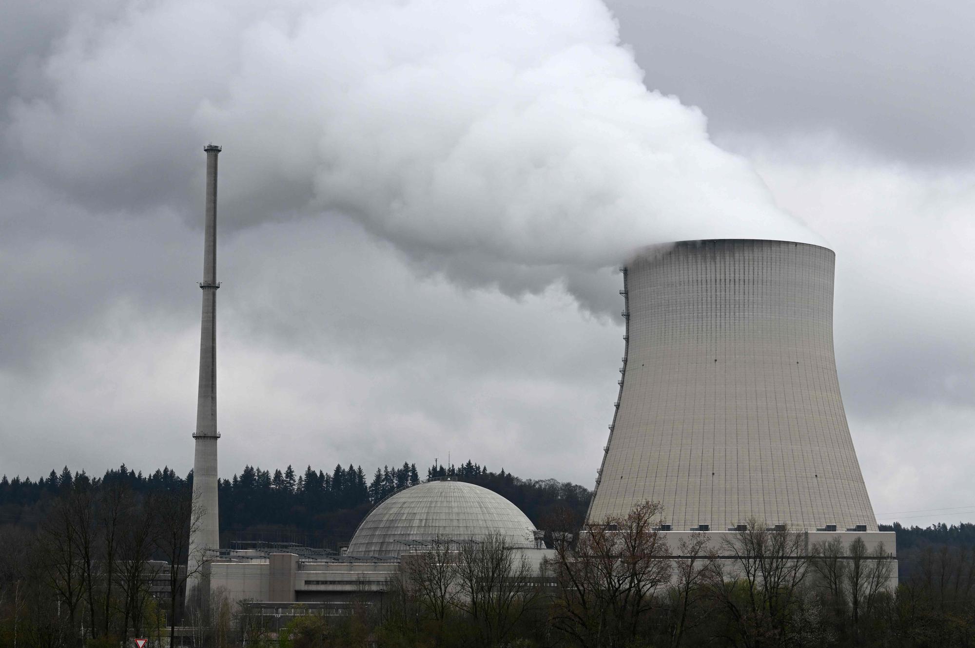 La planta nuclear Isar 2, en Baviera, una de las tres últimas centrales que quedaban todavía en funcionamiento y que Alemania cerrará este sábado.