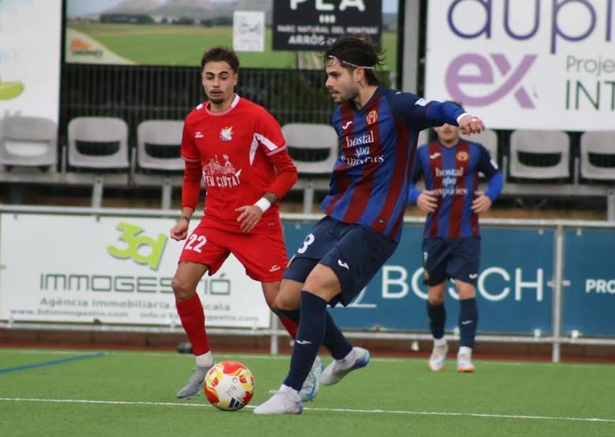 Bioque, de l'Escala, en el partit contra la Grama.