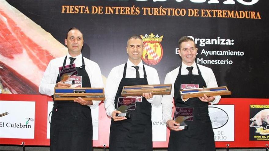 El murciano Abraham Cambres gana el Cuchillo Jamonero de Oro de Monesterio