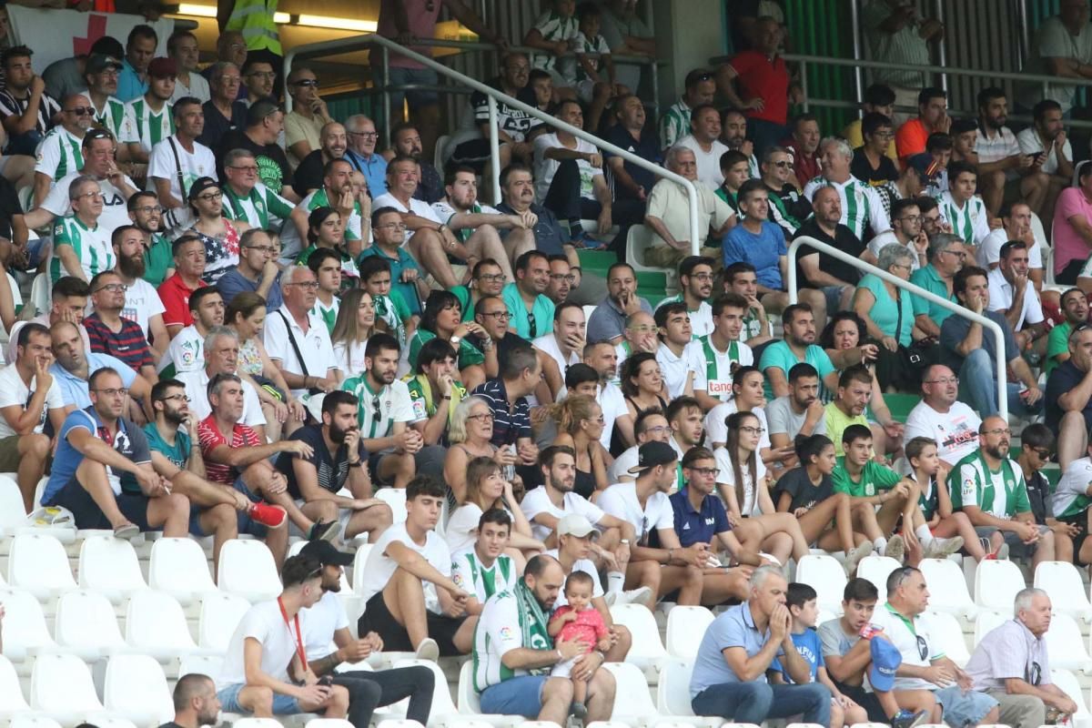 Los aficionados del Córdoba CF en el Arcángel