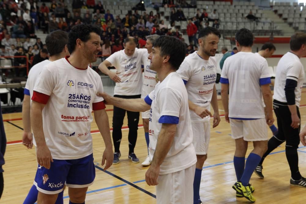 Partido benéfico entre exjugadores del Sporting y del Oviedo en favor de la Asociación Adansi