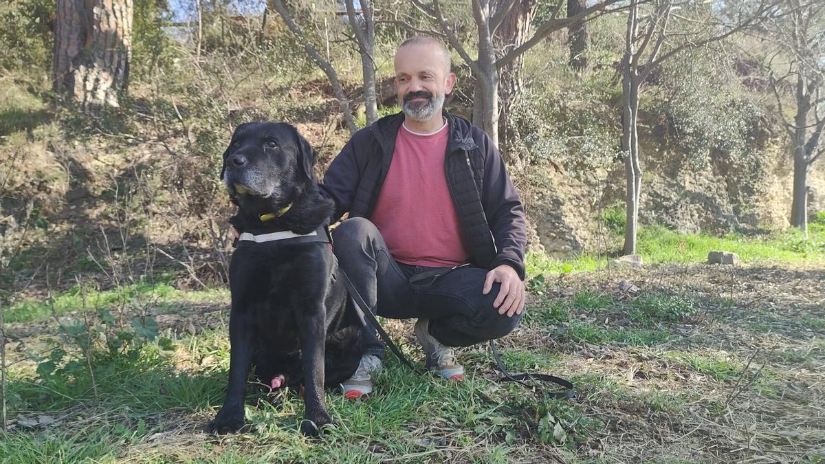 El Xot i el seu guia Andreu Morera, del Grup Caní de Recerca de Bombers El Xot i el seu guia Andreu Morera, del Grup Caní de Recerca de Bombers