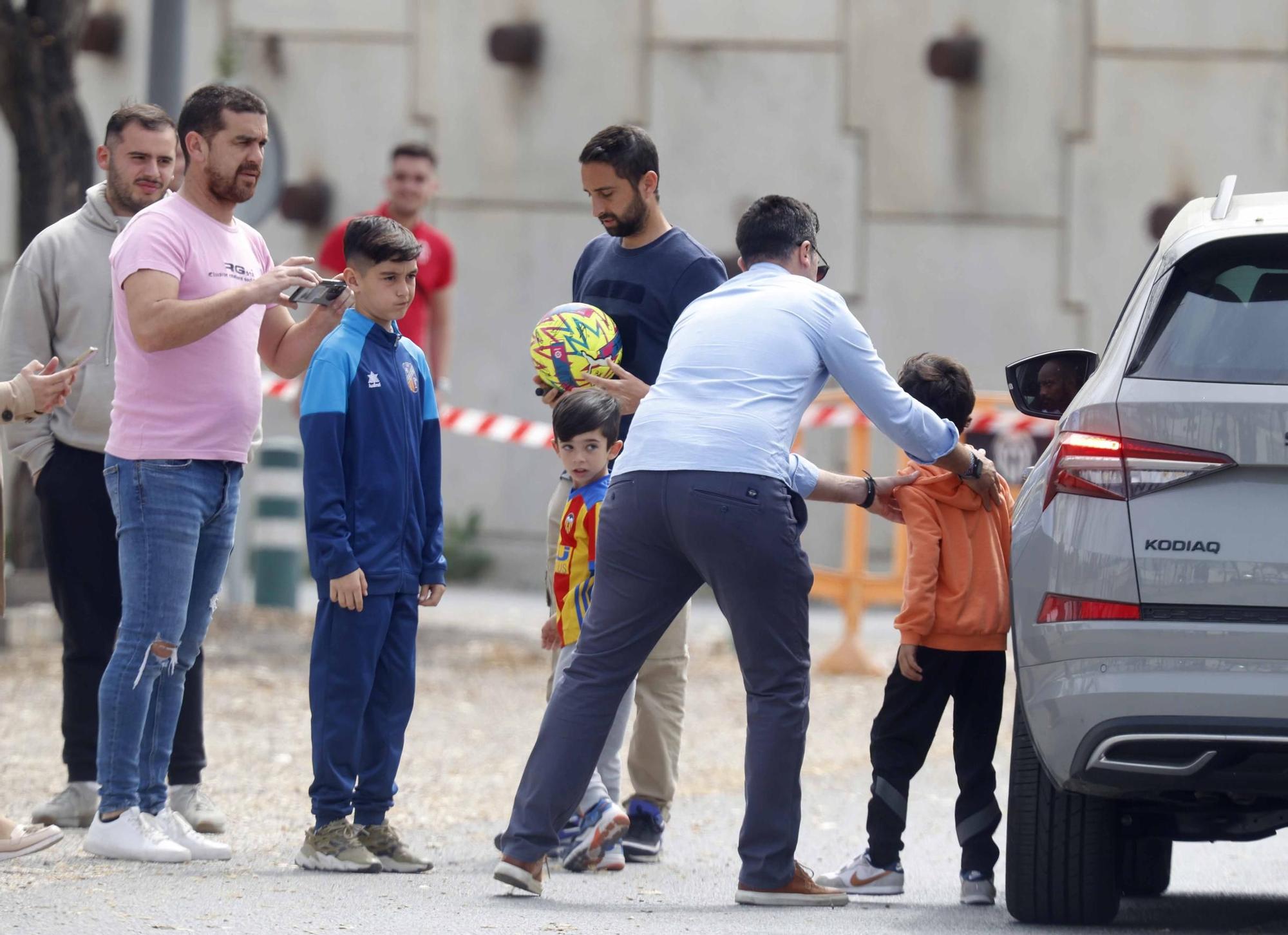 Caras largas en Paterna, tras la derrota de ayer en Almería