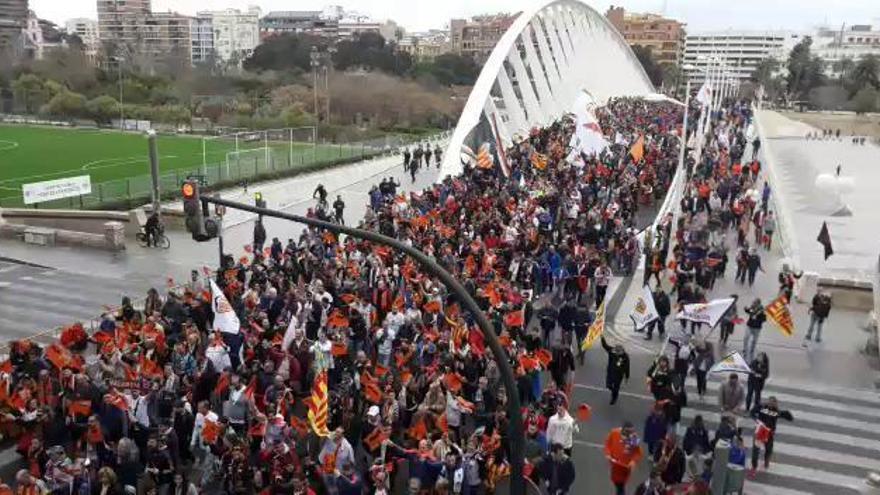 La multitudinaria Marcha Cívica del Centenario del Valencia CF