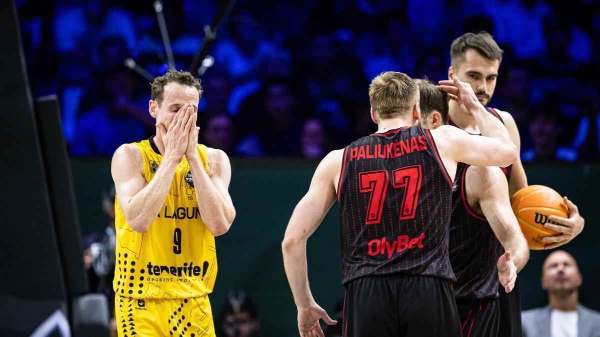 Marcelinho se lamenta durante el duelo de semifinales de la Champions frente al Rytas Vilnius.