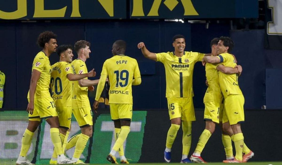 Los jugadores del Villarreal CF celebrando uno de los goles ante la Real Sociedad