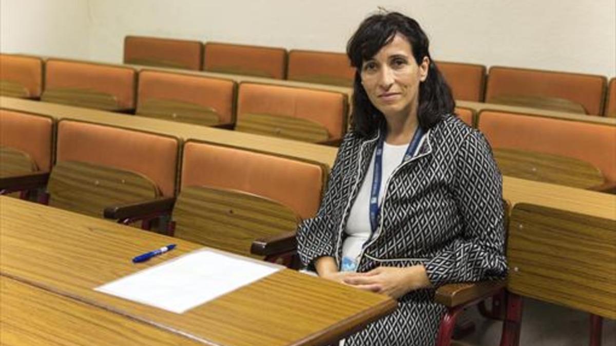 Mónica Cerdán, en una clase de la Ramon Llull.