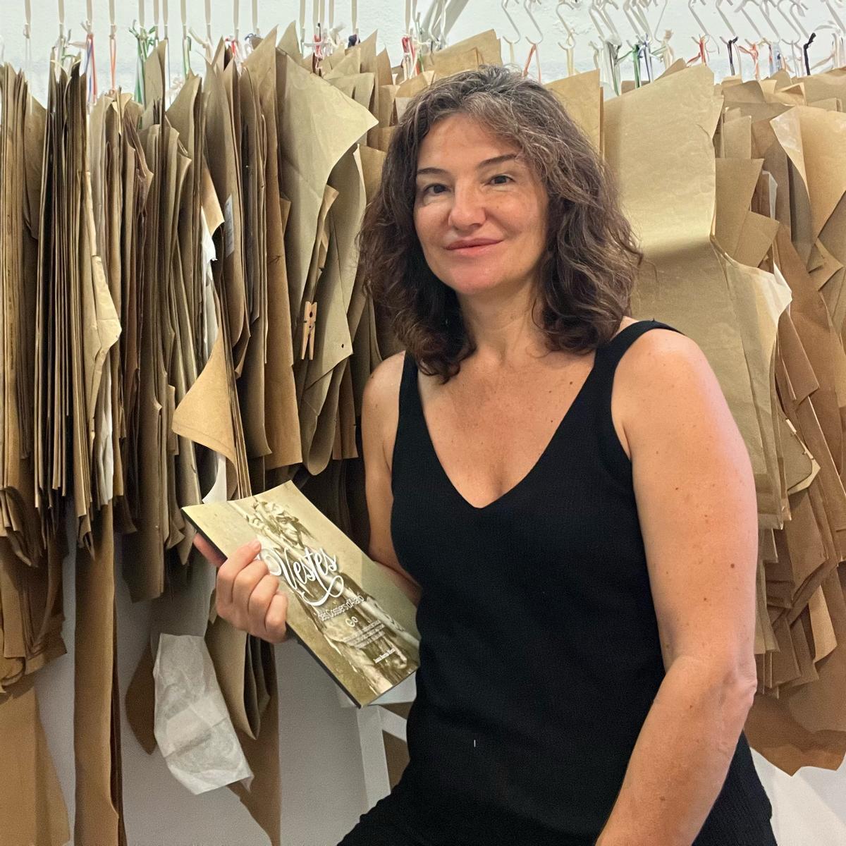 Joana Borràs in ihrem Studio für Modedesign von Alaró.