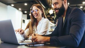 Empresarios emprendiendo a través de la digitalización.