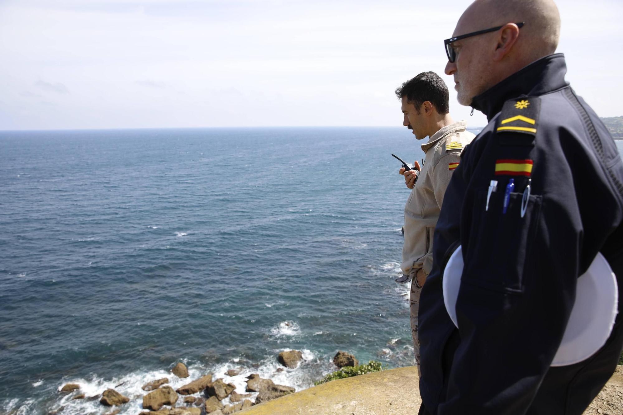 En imágenes: Así fueron las labores de desactivación de tres obuses en la costa de Gijón