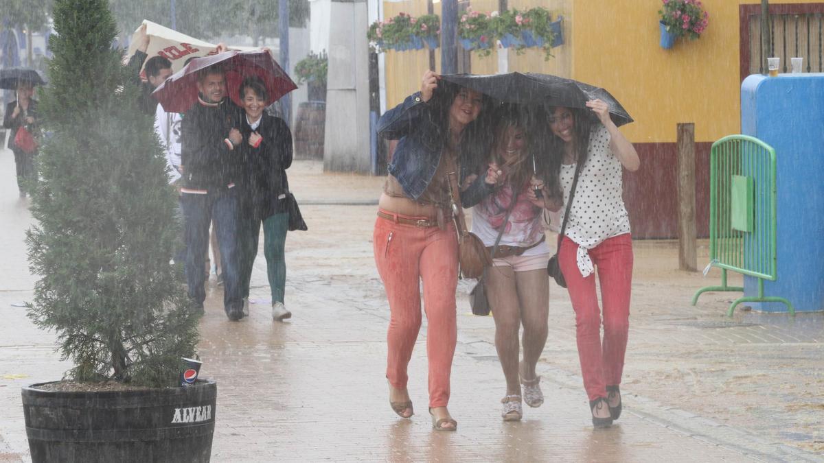 Imagen de archivo de lluvia en la Feria de Córdoba.