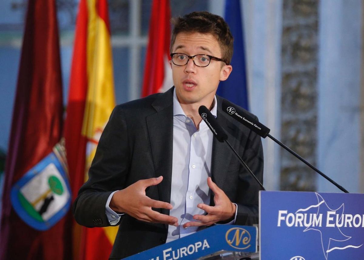 GRAF5193. MADRID, 21/05/2019.- El candidato de Más Madrid a la Comunidad, Íñigo Errejón, protagoniza este martes un desayuno informativo en el que ha sido presentado por la alcaldesa de la capital, Manuela Carmena. EFE/Paco Campos