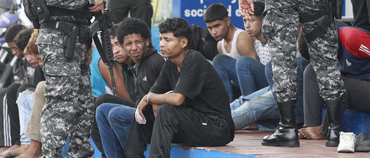 Detenidos por la toma del canal de televisión en Guayaquil permanecen en custodia de la Policía.