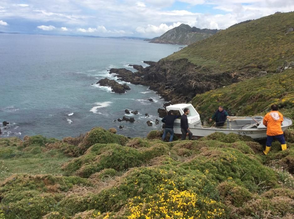 Rescatan la planeadora del hombre muerto en Cangas