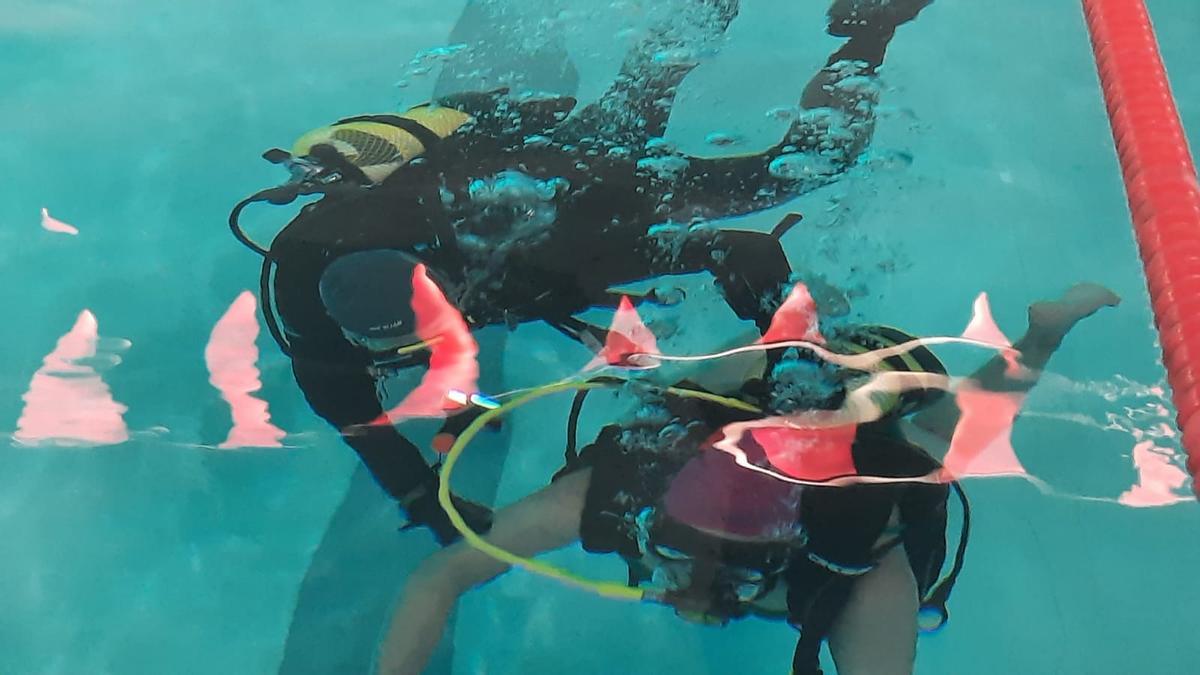 Curso de buceo para mujeres dentro del proyecto 'Flores de loto' de Burjassot.