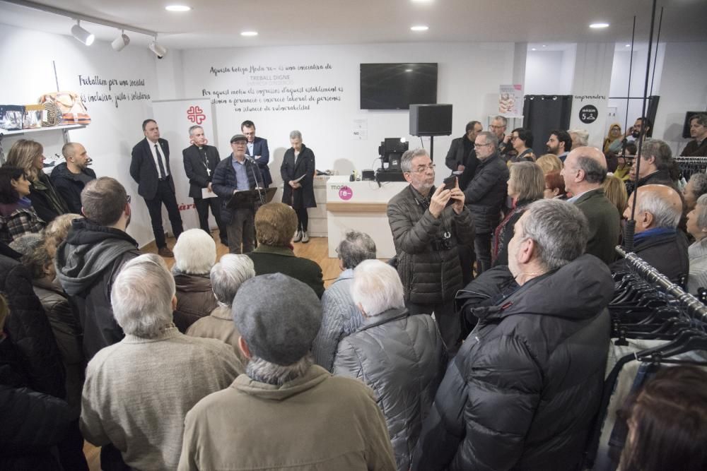 Inaugurada a Manresa, a la carretera de Vic, la botiga de roba usada de Càritas