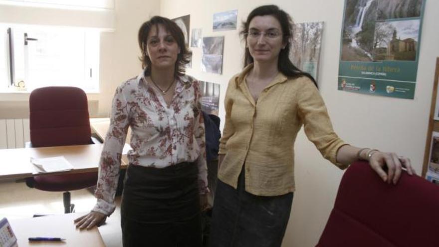 Ana María Vivar e Isabel Revilla, en su despacho del Campus Viriato