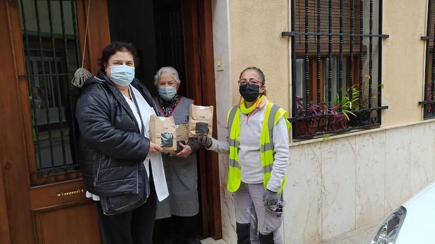 Los restos de comida de 150 familias de la Font se convierten       en compostaje