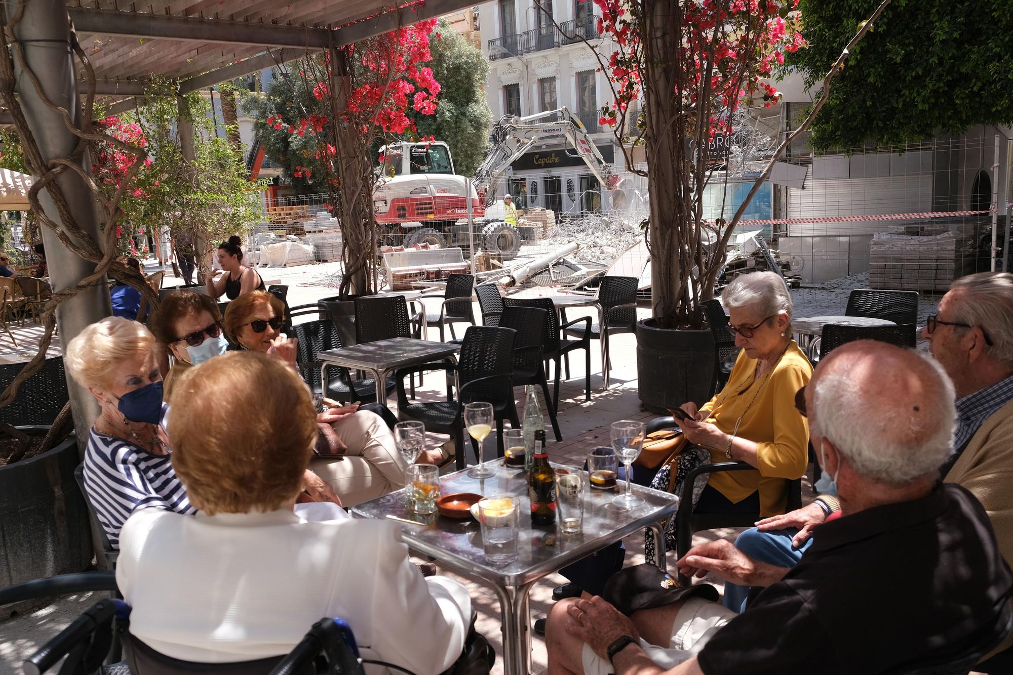 El acuario de la Plaza Nueva de Alicante reducido a escombros