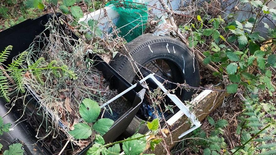 Quejas vecinales por la aparición de abundante basura en Callobre