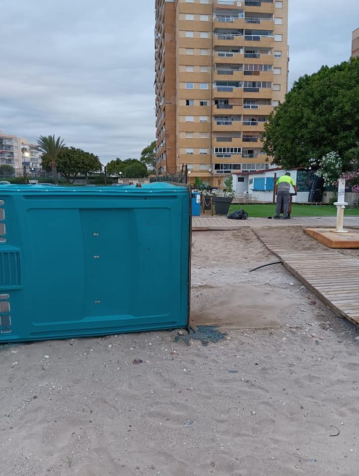 Vandalismo en la playa de El Puig