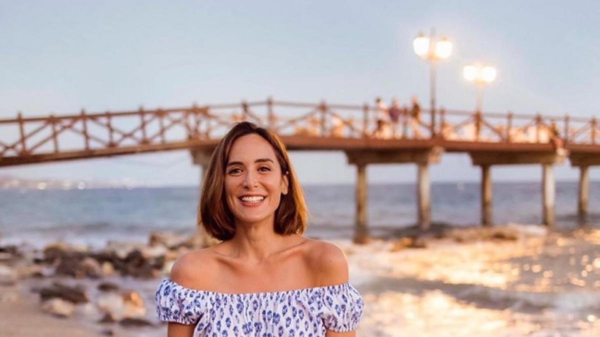 Tamara Falcó despide el verano con un look de dos piezas de estampado indio, de Pink City Prints