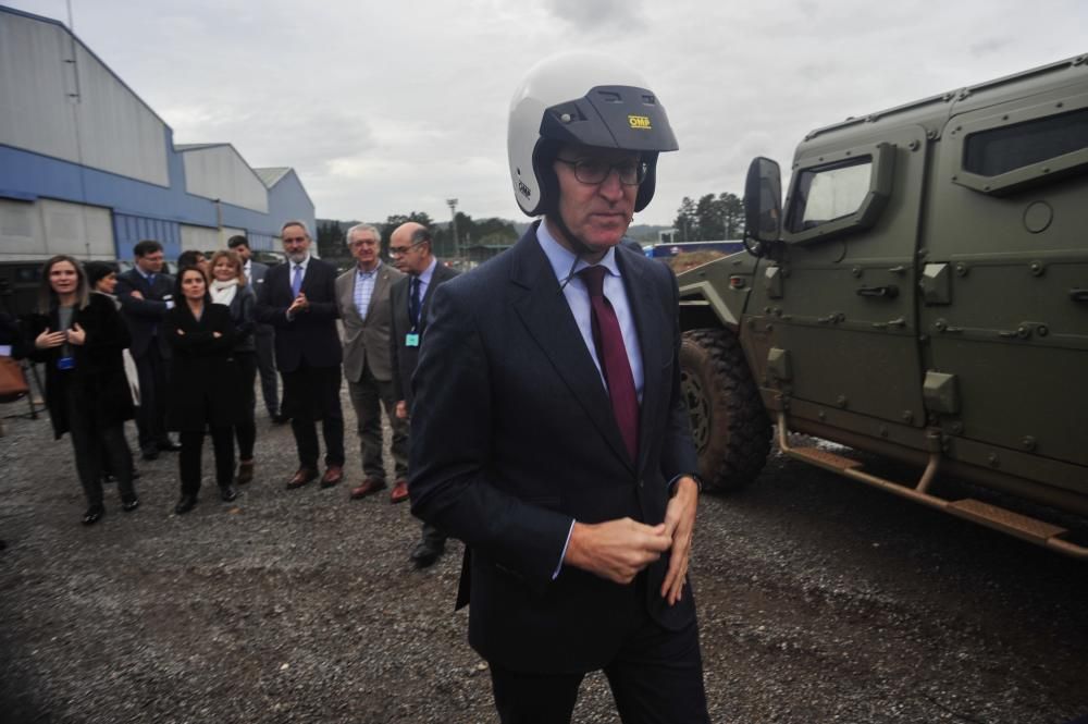 Feijóo visita la fábrica militar de Valga