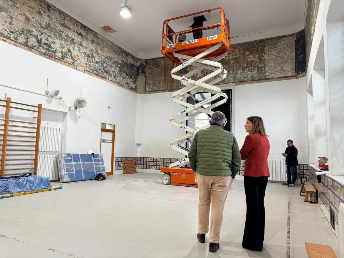 Obras en el CEIP Altos Colegios de la Macarena, en Sevilla, con visita de Blanca Gastalver, delegada de Educación.