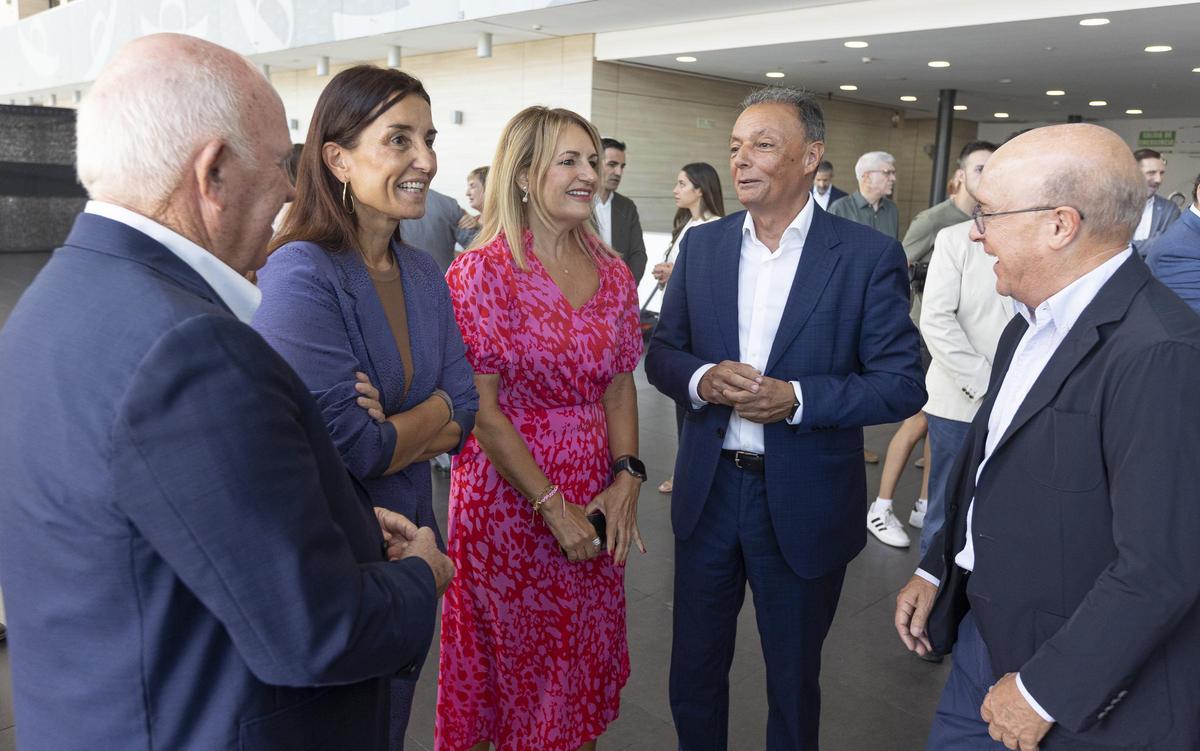 Joaquín Pérez, Ruth Merino, Nuria Montes, Salvador Navarro y Toni Mayor, en el encuentro empresarial organizado por la CEV.