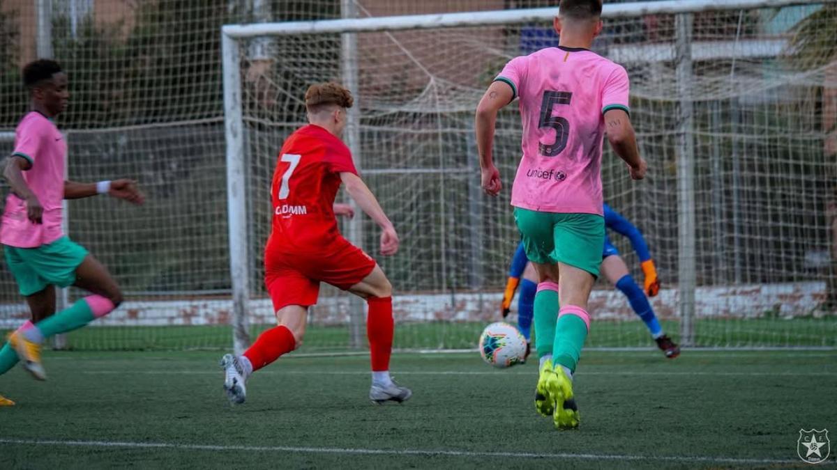 Víctor Muñoz, durante un partido contra el Barça durante su etapa en la Damm