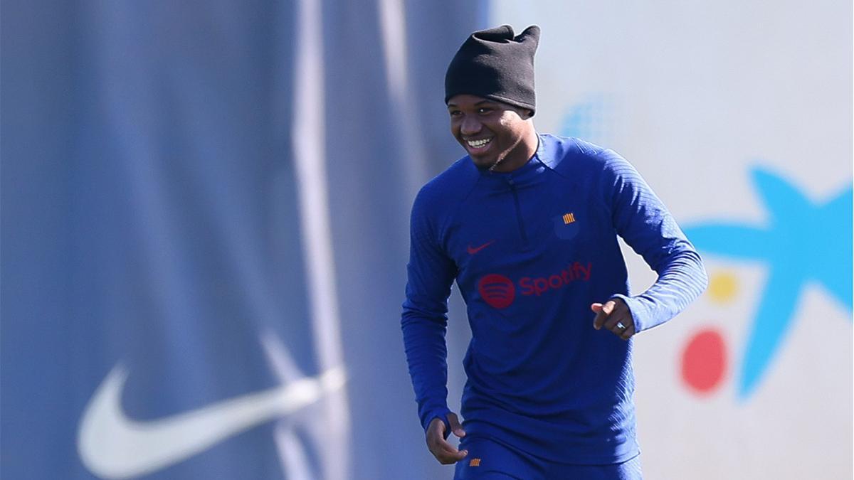 Ansu Fati, sonriente en el entrenamiento previo a la ida de las semifinales de la Copa del Rey ante el Real Madrid