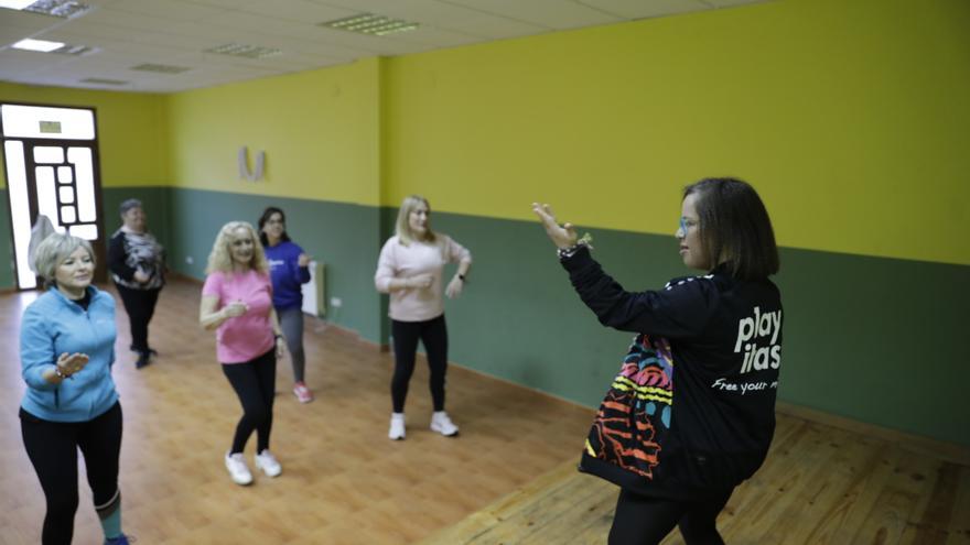 Una clase con Lucía, la &quot;profe&quot; de zumba con síndrome de Down que no deja parar &quot;ni para beber agua&quot;