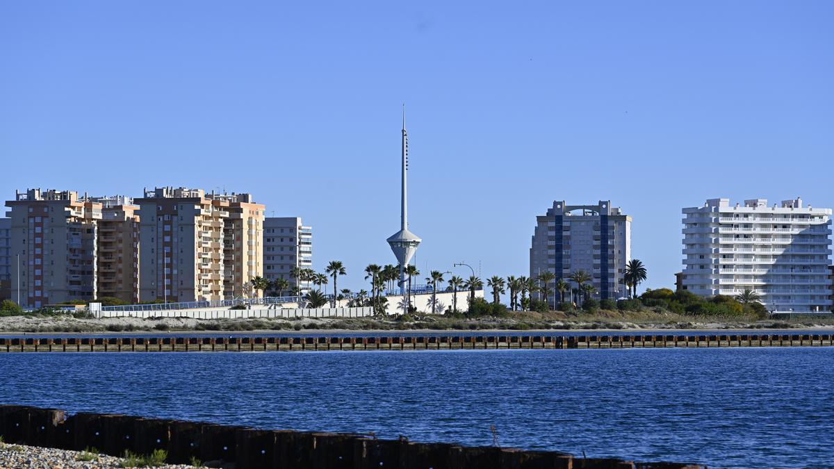 Esqueleto de la dársena portuaria en la Caleta del Estacio.