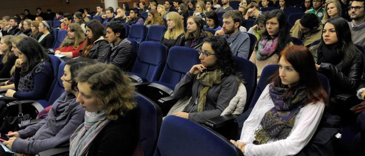 Recepción a los alumnos &quot;erasmus&quot; en la Universidad de Oviedo, este curso.