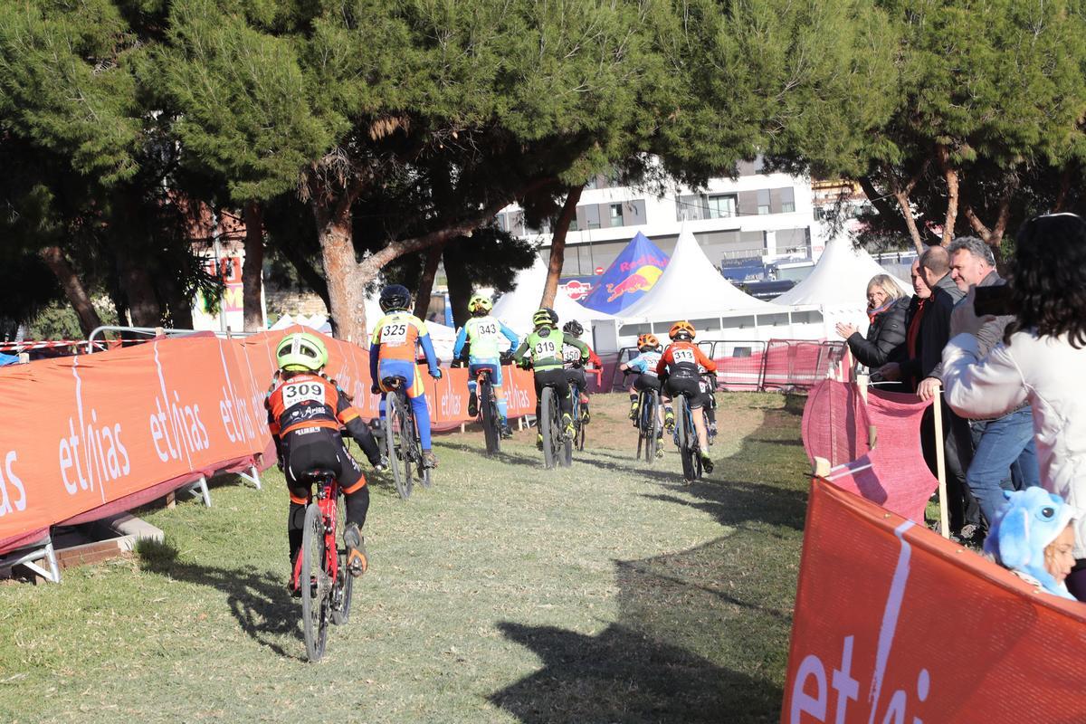 Los niños serán solidarios en la Copa del Mundo de Ciclocross UCI - Benidorm Costa Blanca 2024.