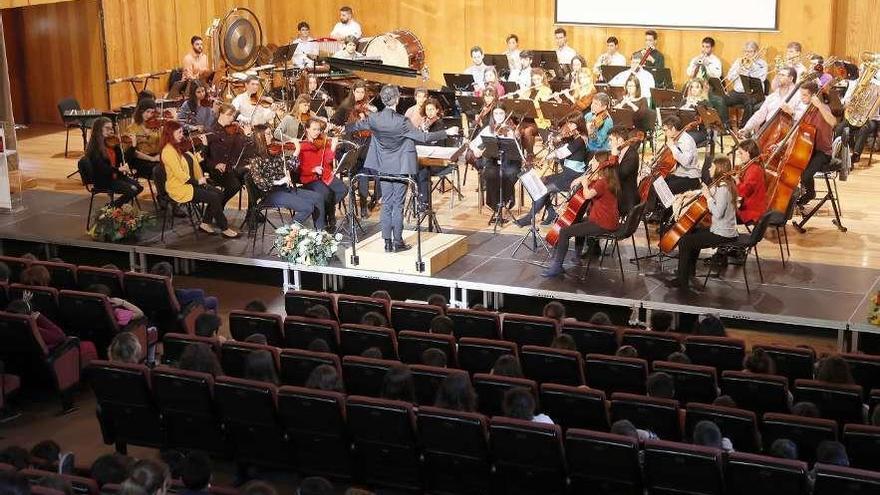 Al concierto asistieron cerca de un millar de escolares de veinte centros de Vigo. // José Lores