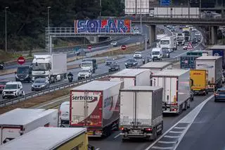 Tráfico en el área de Barcelona: retenciones de hasta 18 km en la A-2 al ser usada como alternativa al corte de la AP-7