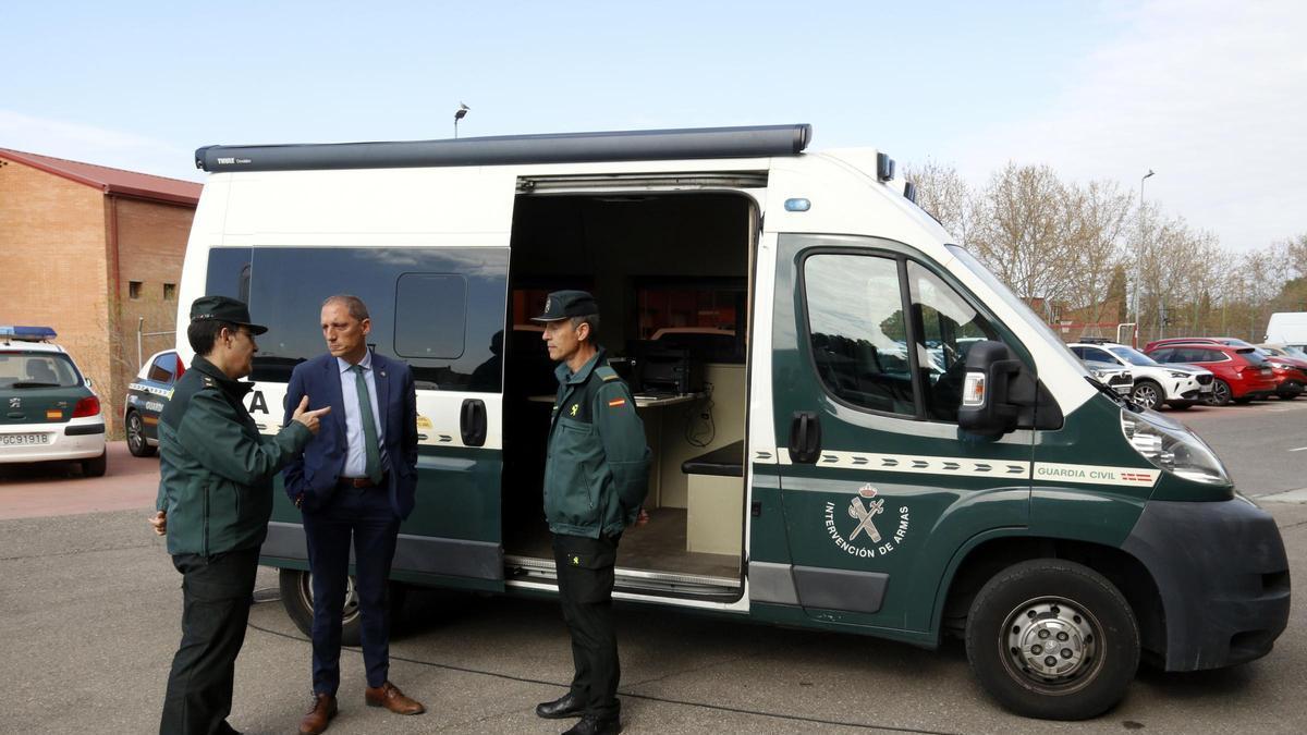 Presentació de la nova unitat mòbil d'inspecció d'armes de la Guàrdia Civil de Lleida